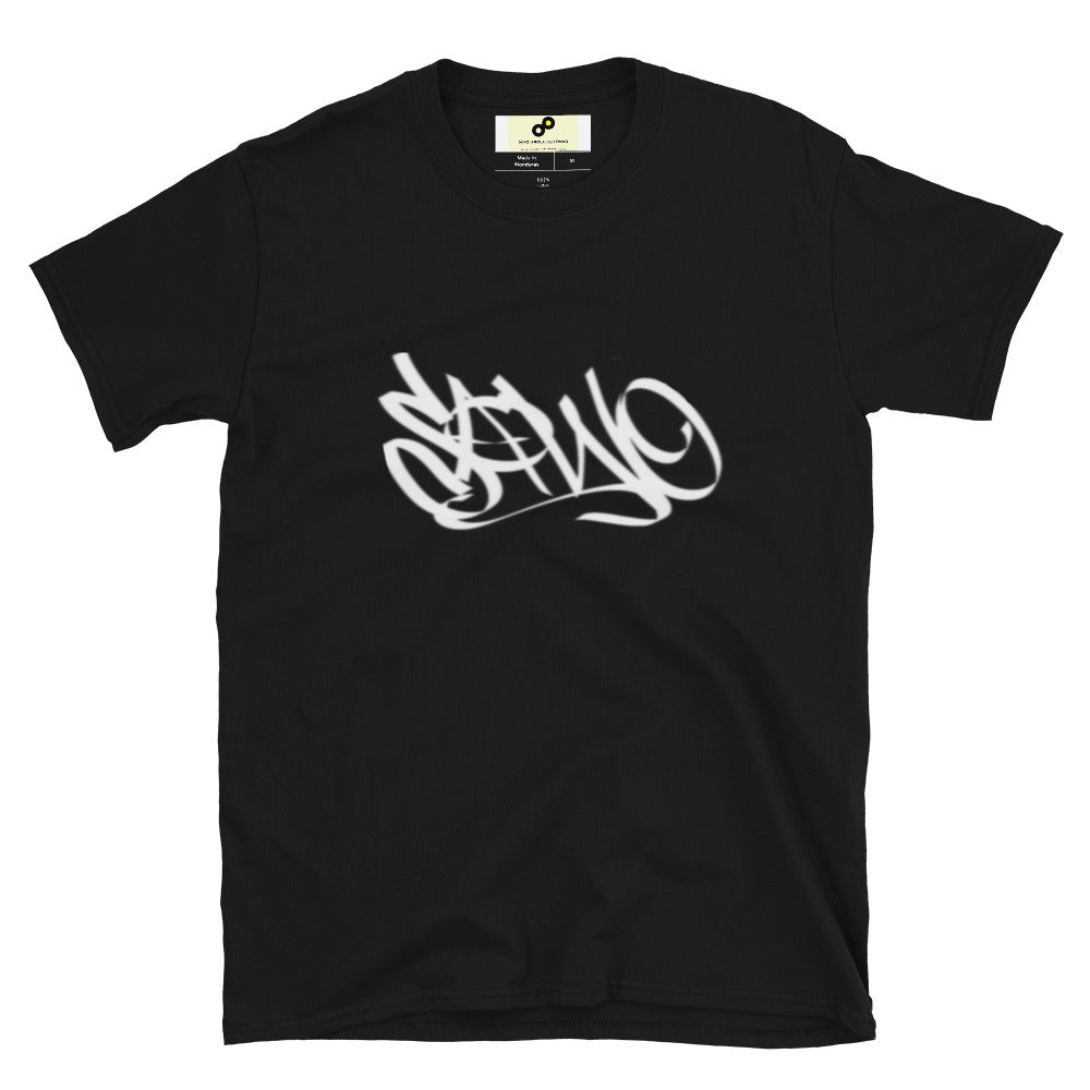 Sawo T-paita valkoisella logolla