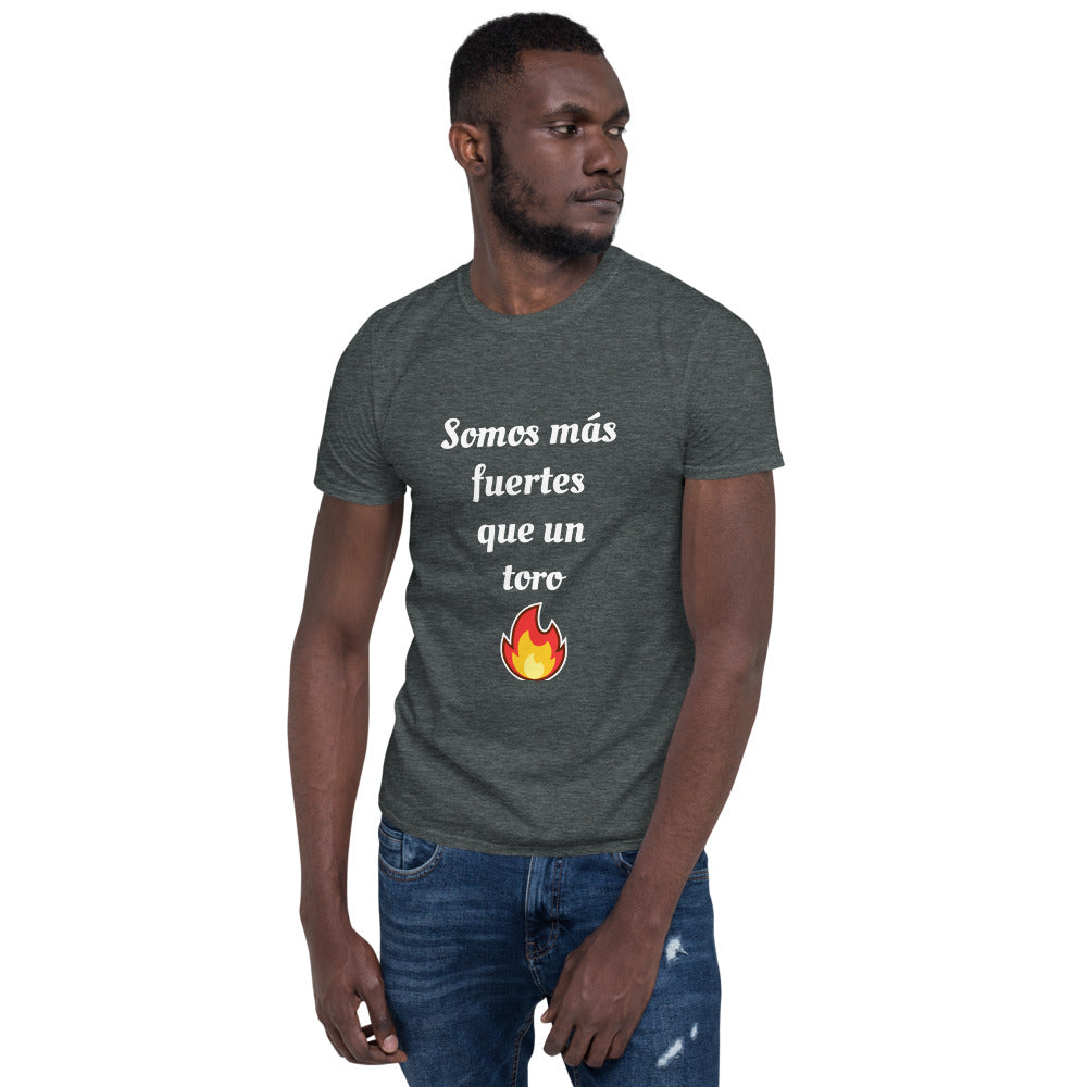 Somos más fuertes que un toro camiseta