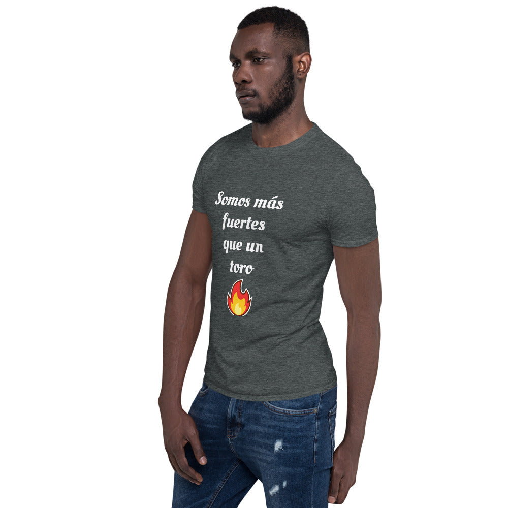 Somos más fuertes que un toro camiseta