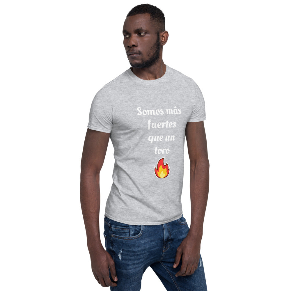 Somos más fuertes que un toro camiseta